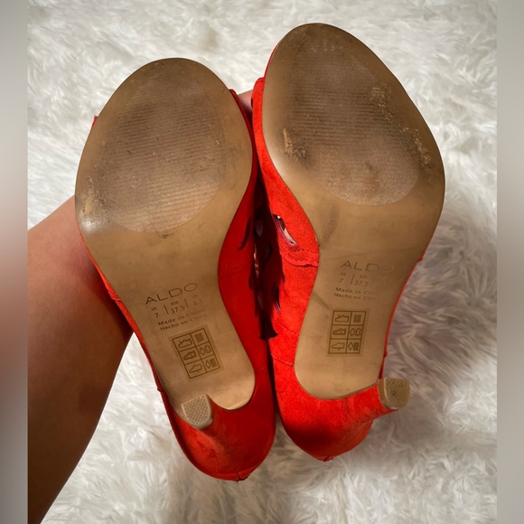 Aldo Red 4" Stiletto Cutout Rocker Teardrop Peep Toe Heel Size 7 Suede Laser Cut - Picture 8 of 15